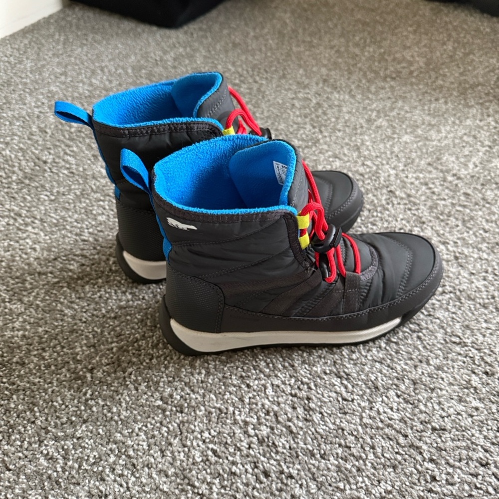 Sorel Kids Winter Boots with Blue Lining and Red Laces - Picture 4 of 7